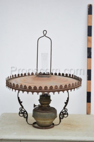 Pendant kerosene lamp