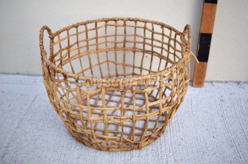 Basket woven light