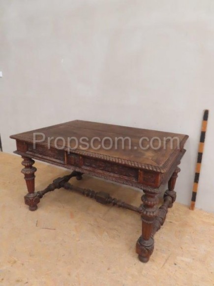 Stůl dřevěný