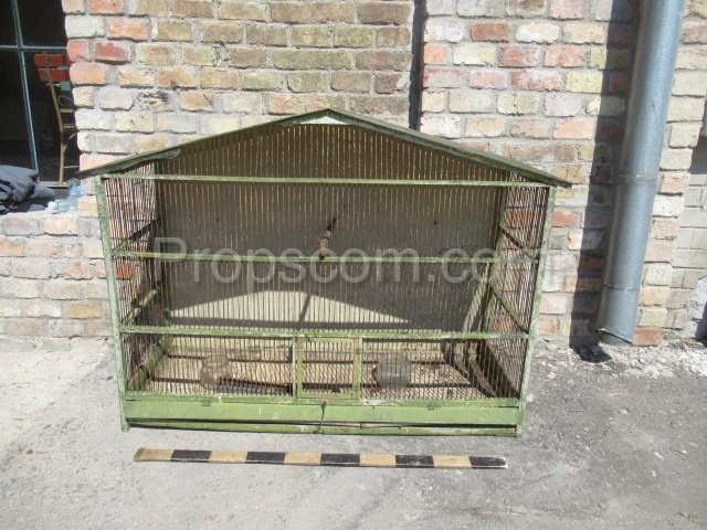 Wire cage green