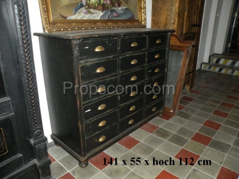 Chest of drawers