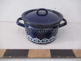 A pot with a lid