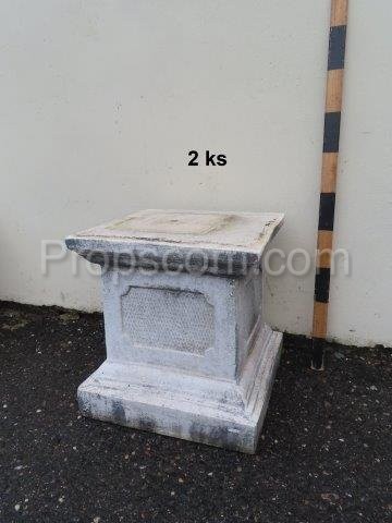 Pedestal under a flowerpot