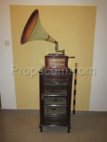 Altes Grammophon mit Schrank