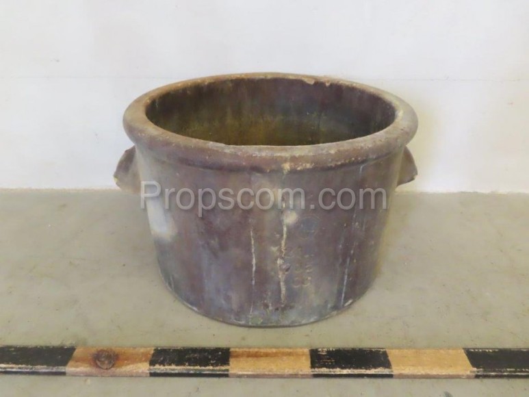 Earthenware pot