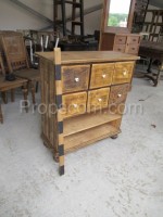 Merchant's chest of drawers
