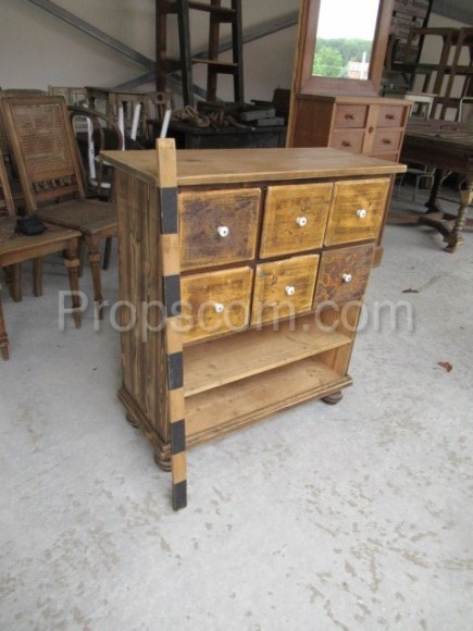 Merchant's chest of drawers