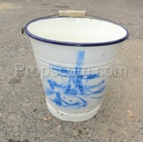 A bucket of enamel