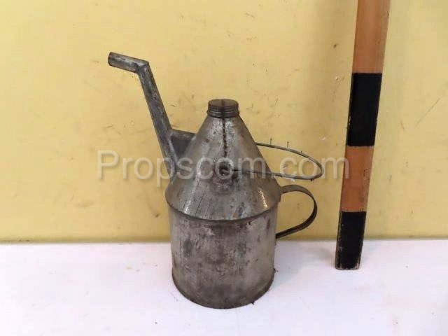Watering can for oil