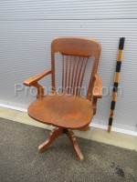 Swivel office chair