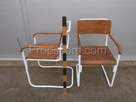 Sessel aus Holz und Metall
