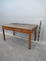 Stůl dřevěný se zásuvkami
