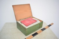 Box mit Werkzeugen zum Anbringen von Tapeten