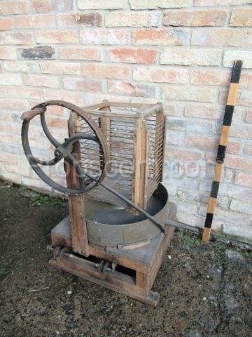 Centrifuge for honey