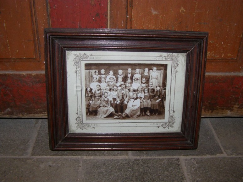 Photo of a family apparently farmhouse in a frame
