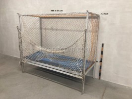 Cage bed