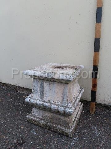 Pedestal under a flowerpot