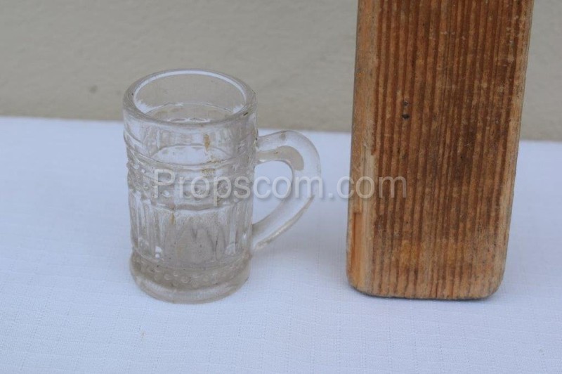 Crockery mugs, glasses