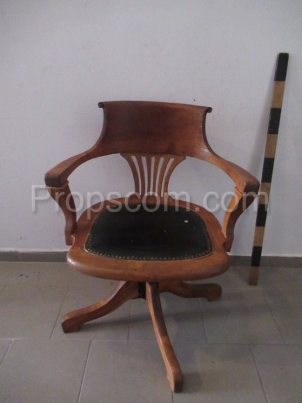 Swivel office chair