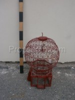 Wire ball-shaped cage