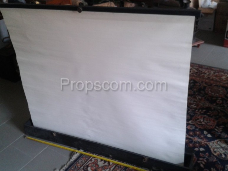 Folding projection screen