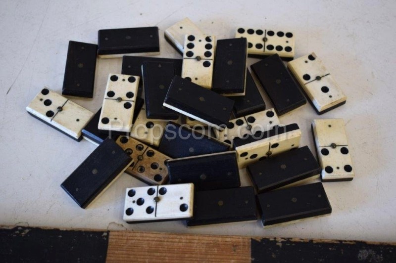 Dominoes