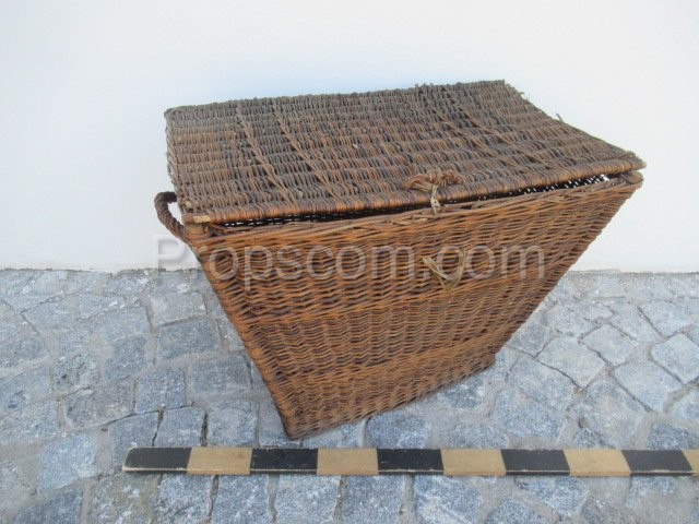 Large wicker basket with lid