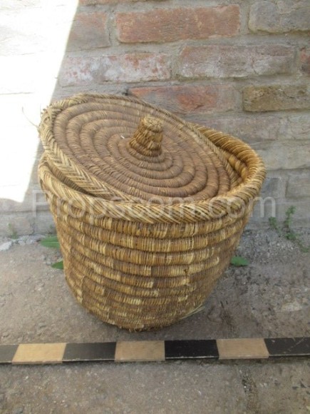 Wicker container small with lid