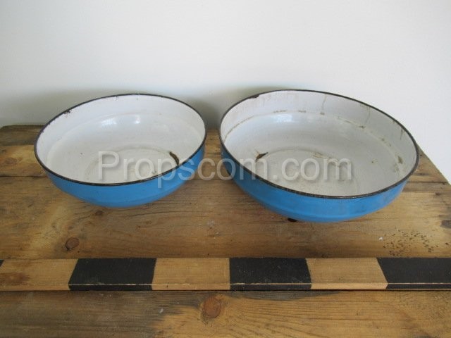 Enamel bowls