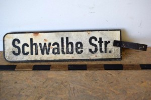 Hinweisschilder: Schwalbe Straße