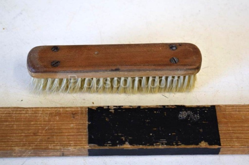 Clothes brush