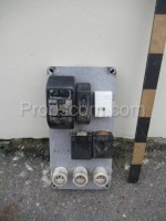 Elektro panel: pojistky, vypínače, zásuvky 