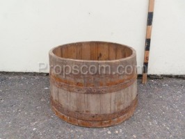 Bucket with forged hoops