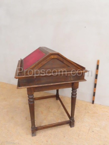 Two-sided writing desk
