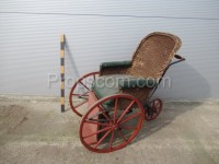 Invalidní vozík červený