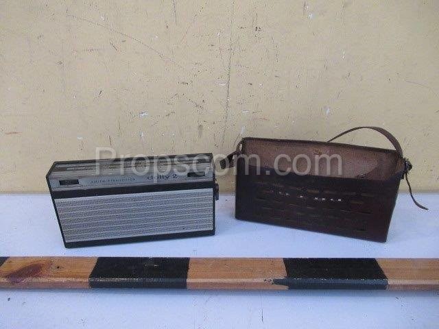 Přenosné rádio s koženým pouzdrem