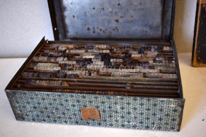 Krabička s tiskařskými písmeny 