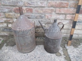 Barrel and watering can for oil
