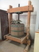 Large wine press