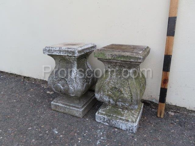 Pedestal under a flowerpot