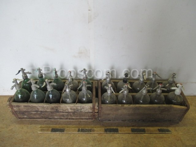 Siphonflaschen in Kisten