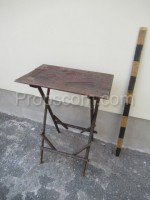 Folding table