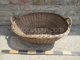 Oval wicker basket