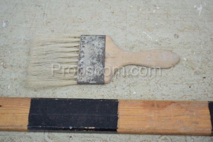 Flat lining brush