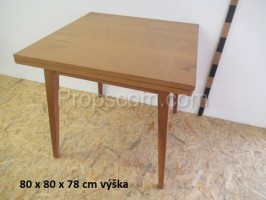 Stůl dřevěný světlý