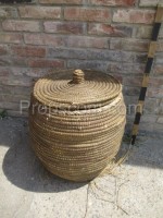 Wicker container small with lid