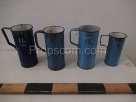 Measuring cups enamel