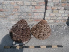 Wicker lids for demijohns