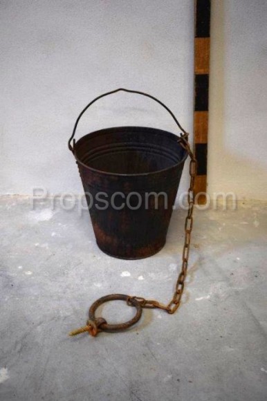 Bucket with chain