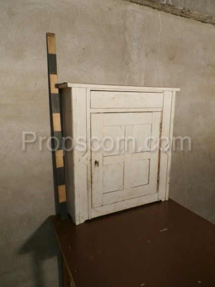 Hanging cabinet